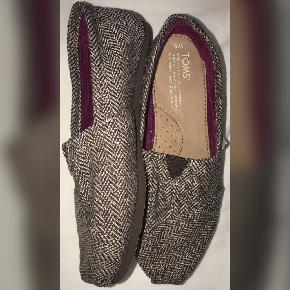 TOMS SHOES SIZE 6!!! Like NEW
